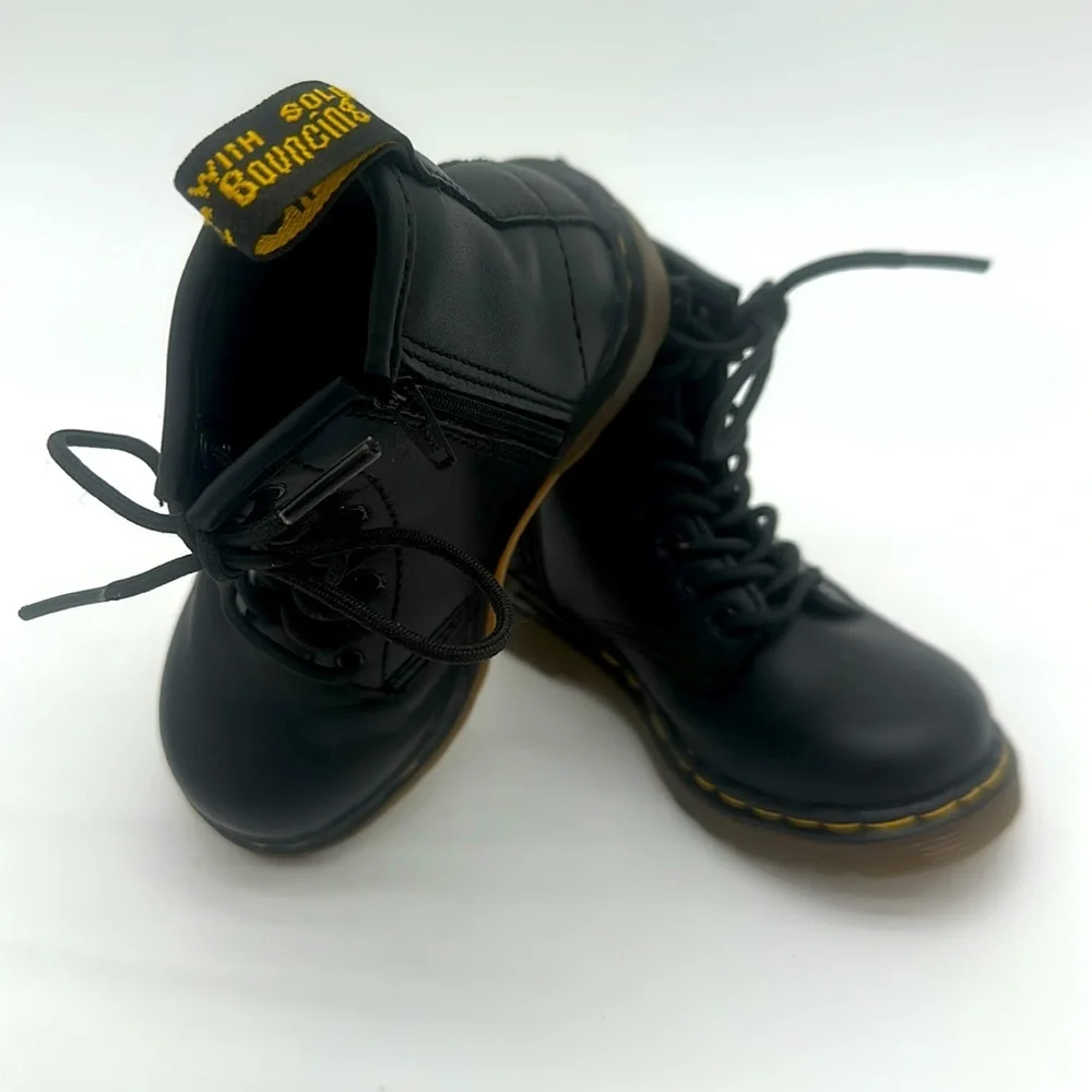 Dr. Martens 1460 8-Eye Boot - Toddler Size 6 - Black Size Zip EUC